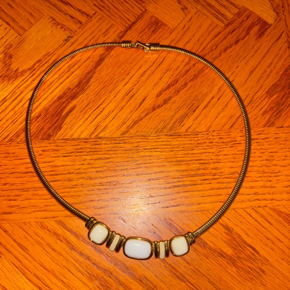 Vintage Trifari gold tone necklace